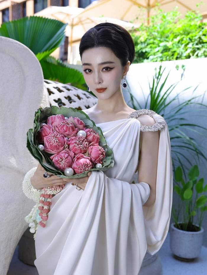 Phạm Băng Băng thường cập nhật công việc, ảnh đời thường đến khán giả thông qua các nền tảng mạng xã hội. Ảnh: FBNV