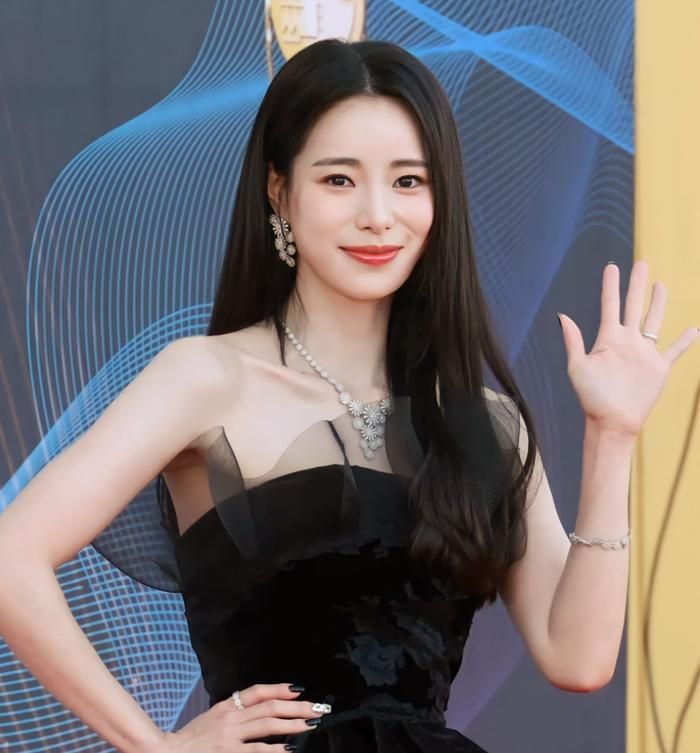 Lim Ji Yeon xinh xinh đẹp rạng ngời trong nhiều sự kiện trước đó. 