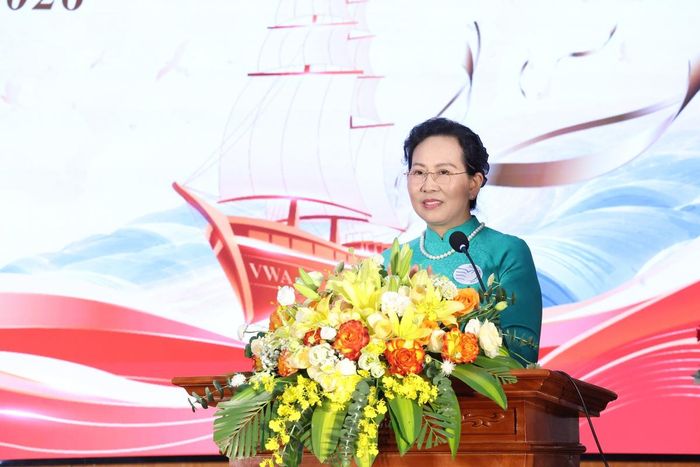 Bà Lê Thị Thủy, Ủy viên TƯ Đảng, Phó Chủ tịch UBTƯ MTTQ Việt Nam, Chủ tịch Hội LHPN Việt Nam, phát biểu tại buổi lễ