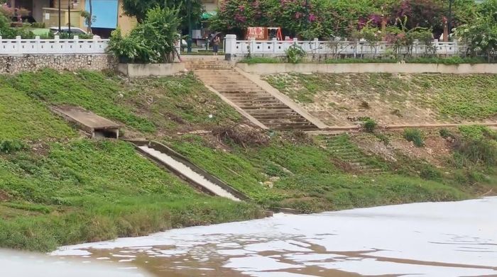Ban đầu xác định, bọt trắng bắt nguồn từ cống ở phường Đông Kinh rồi chảy ra sông Kỳ Cùng. 