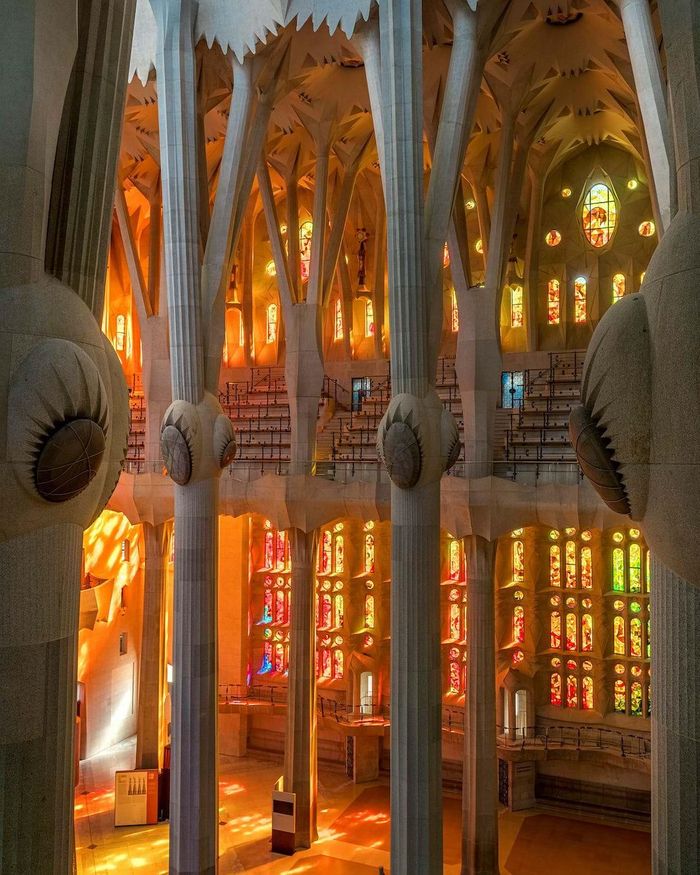 Bên trong Vương cung thánh đường Sagrada Família. Ảnh: SagradaFamillia.org