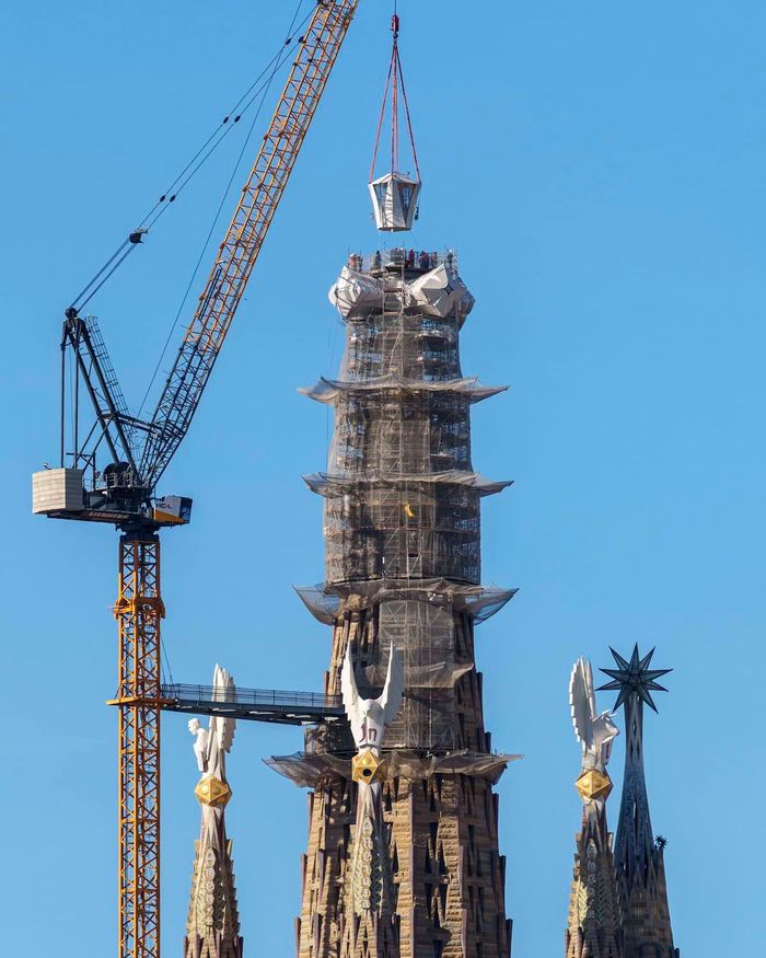 Tháp cao nhất trong thời gian thi công. Ảnh: SagradaFamillia.org