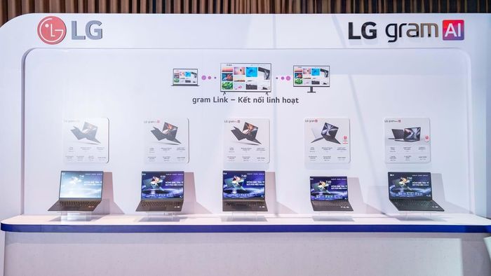Dải sản phẩm LG gram AI 2026 sở hữu gram Link giúp mở rộng không gian hiển thị và kết nối đa thiết bị một cách liền mạch. Ảnh: LG Electronics