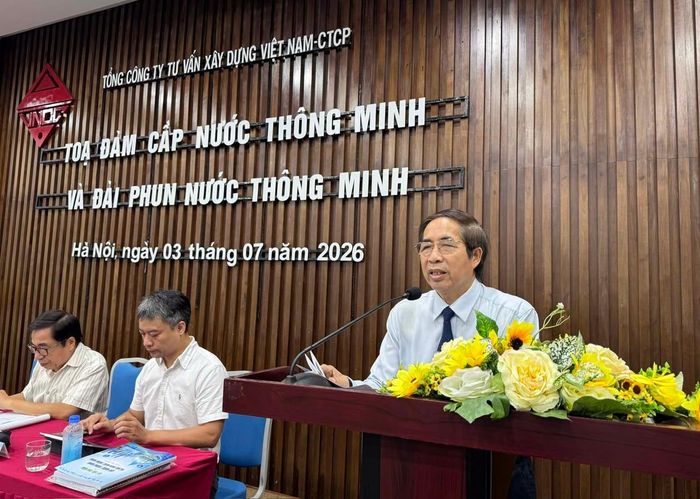 PGS-TS. Lưu Đức Hải, Viện trưởng Viện Nghiên cứu đô thị và Phát triển hạ tầng, trình bày đề dẫn khai mạc tọa đàm.