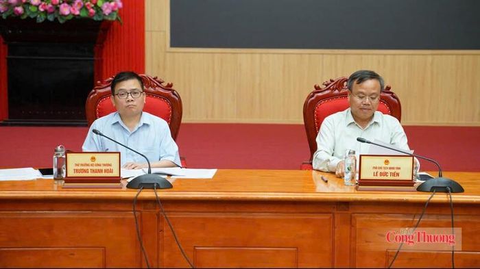 Thứ trưởng Bộ Công Thương Trương Thanh Hoài cùng Phó Chủ tịch UBND tỉnh Quảng Trị Lê Đức Tiến chủ trì buổi làm việc