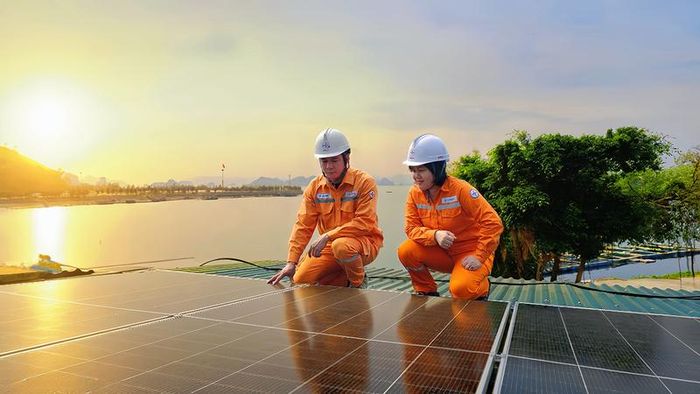 Điện lực hỗ trợ người dân, doanh nghiệp phát triển điện mặt trời mái nhà - Ảnh: Xuân Anh