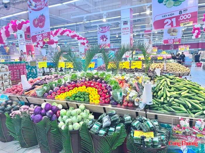 Đa dạng các mặt hàng giảm giá tại các trung tâm thương mai, siêu thị trên địa bàn TP. Hải Phòng. Ảnh: Thu Anh