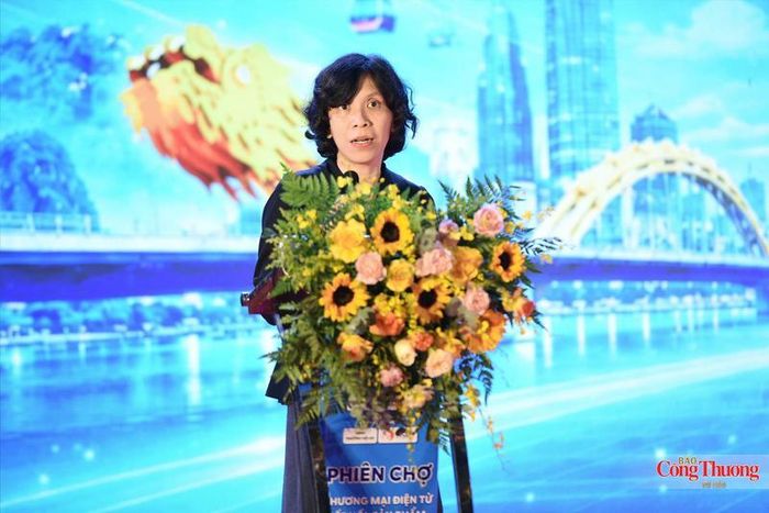 Bà Lại Việt Anh, Phó Cục trưởng Cục Thương mại điện tử và Kinh tế số phát biểu tại chương trình