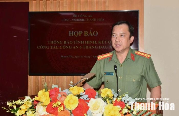 Đại tá Trần Thái Quang Hoàng, Phó Giám đốc Công an tỉnh phát biểu tại buổi họp báo.