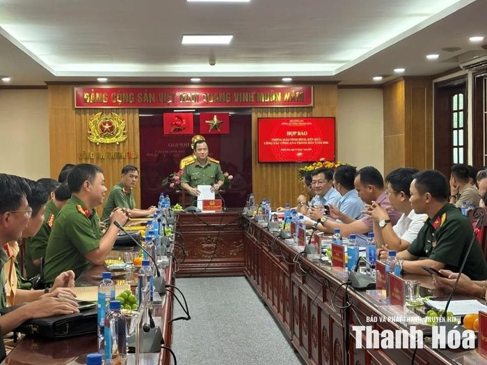 Toàn cảnh buổi họp báo.