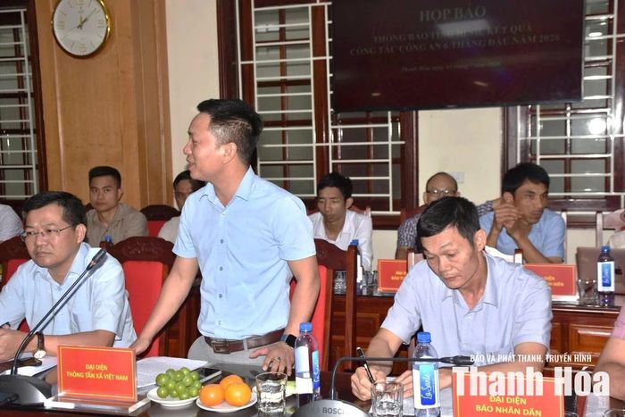 Đại diện các cơ quan thông tấn, báo chí phát biểu ý kiến tại hội nghị.