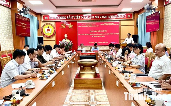 Toàn cảnh buổi tọa đàm.