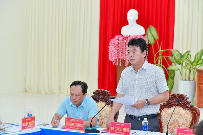 Phó Bí thư Đảng ủy, Chủ tịch UBND xã Vĩnh Điều Hà Quang Minh phát biểu kết luận hội nghị.