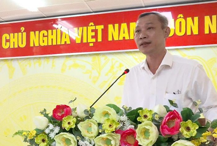 Chủ tịch UBND phường Bình Đức Võ Văn Hòa phát biểu kết luận hội nghị.