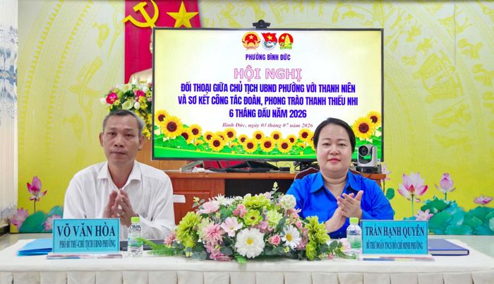 Đồng chí Võ Văn Hòa, Phó Bí thư Đảng ủy, Chủ tịch UBND phường Bình Đức, chủ trì hội nghị.