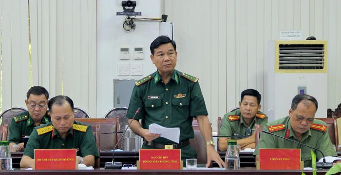 Đại diện Ban Chỉ huy Bộ đội Biên phòng tỉnh An Giang phát biểu tại cuộc họp. Ảnh Huỳnh Anh