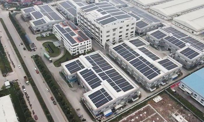 Toàn bộ diện tích mái nhà xưởng của Công ty trách nhiệm hữu hạn Lucky Dragon Việt Nam được lắp đặt hệ thống điện mặt trời mái nhà. 