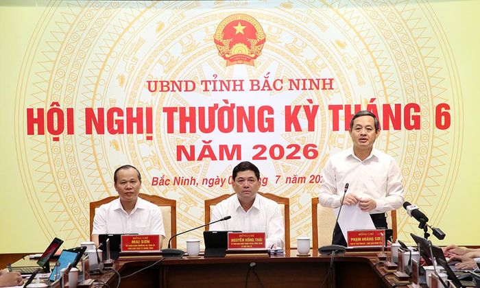  Đồng chí Phạm Hoàng Sơn yêu cầu tập trung các giải pháp phát triển kinh tế - xã hội. 