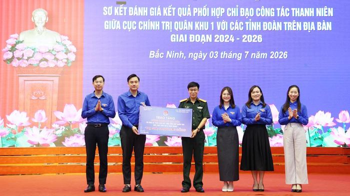  Cục Chính trị Quân khu 1 và các Tỉnh đoàn: Lạng Sơn, Cao Bằng, Thái Nguyên trao tặng công trình thanh niên cho Tỉnh đoàn Bắc Ninh. 