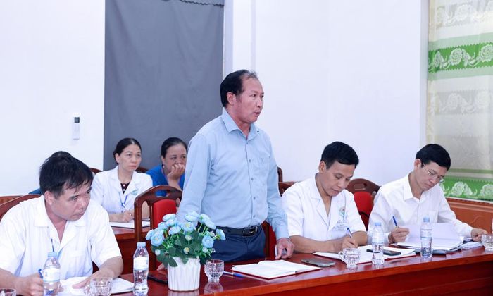  Đảng viên trong Chi bộ tích cực thảo luận. 