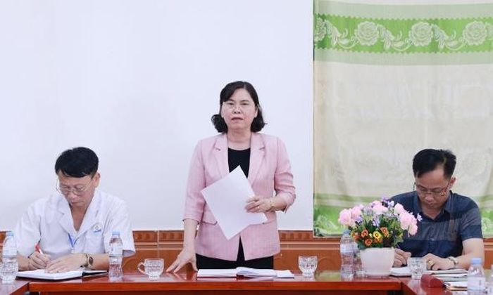  Đồng chí Trần Thị Hằng phát biểu chỉ đạo tại buổi sinh hoạt. 