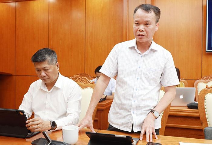 Đồng chí Đặng Hồng Chiến, Phó Trưởng Ban Pháp chế HĐND tỉnh Bắc Ninh phát biểu về công tác tổng rà soát văn bản, quy phạm pháp luật.
