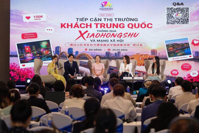 Các đại biểu tham gia chia sẻ về xu hướng du lịch và cách tiếp cận thị trường khách Trung Quốc. Ảnh: THU HÀ