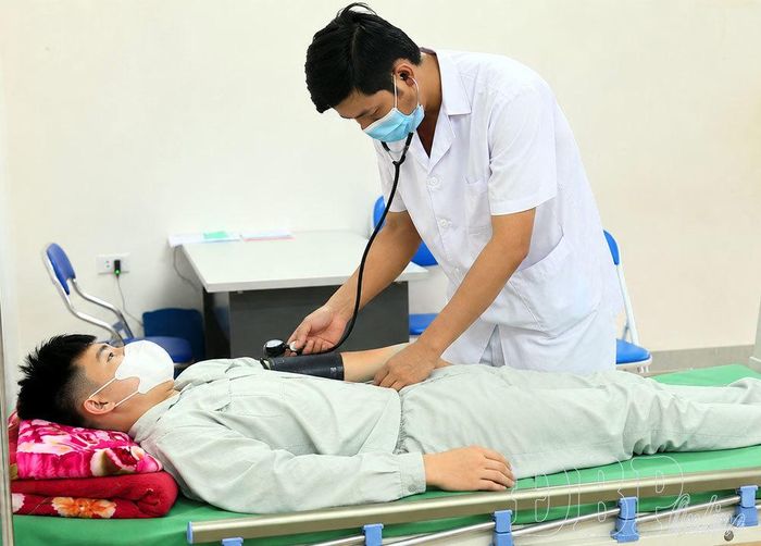 Bệnh nhân điều trị tại cơ sở cai nghiện ma túy tỉnh được theo dõi sức khỏe định kỳ.