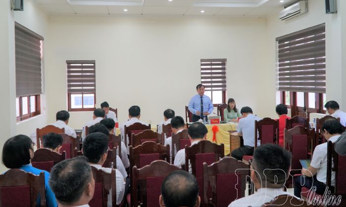 Đồng chí Vừ A Bằng, Ủy viên Ban Thường vụ Tỉnh ủy, Trưởng ban Tuyên giáo và Dân vận Tỉnh ủy điều hành thảo luận tại Tổ số 3.