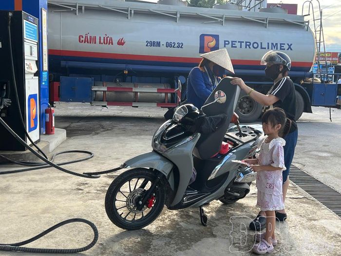 Nguồn cung xăng dầu trên địa bàn cơ bản ổn định, chưa ghi nhận tình trạng thiếu hàng hoặc gián đoạn.