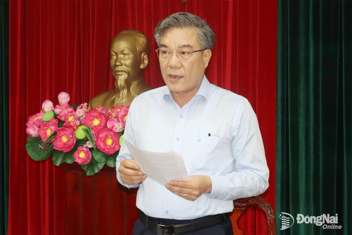 Đồng chí Dương Minh Dũng, Ủy viên Ban Thường vụ Thành ủy, Trưởng ban Tuyên giáo và Dân vận Thành ủy, Tổ trưởng Cụm tổ số 2 kết luận buổi thảo luận. Ảnh: Hoàng Lộc