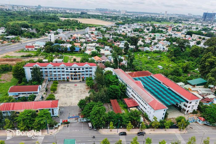 Trường tiểu học Hiệp Hòa và Trường THCS Hiệp Hòa (phường Trấn Biên) nằm cạnh nhau, phù hợp để có thể sắp xếp trở thành một ngôi trường liên cấp tiểu học - THCS. Ảnh: Công Nghĩa