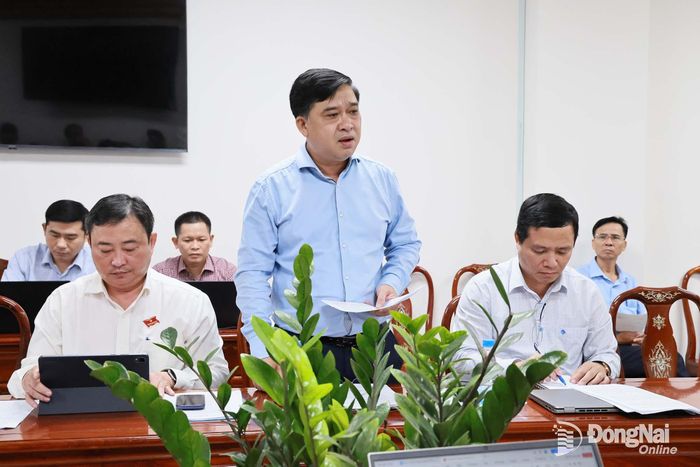 Thành ủy viên, Phó Chủ tịch UBND thành phố Hồ Văn Hà phát biểu thảo luận. Ảnh: Công Nghĩa