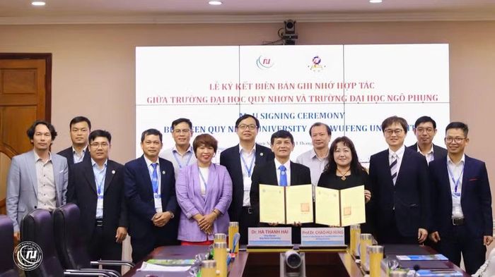  Trường Đại học Quy Nhơn ký kết biên bản ghi nhớ hợp tác với Trường Đại học Khoa học Kỹ thuật Ngô Phụng. Ảnh: ĐVCC 