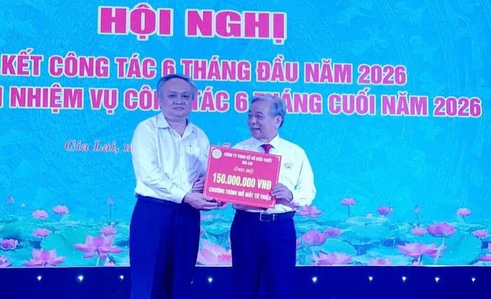 Công ty TNHH Xổ số Kiến thiết Gia Lai đăng ký tài trợ chương trình mổ mắt từ thiện của Hội Bảo trợ bệnh nhân nghèo tỉnh với số tiền 150 triệu đồng. Ảnh: Kim Hường