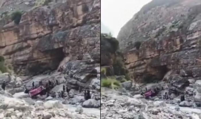 Chiếc xe buýt mất kiểm soát và rơi xuống vực sâu ở Dana Sar. Ảnh: NDTV