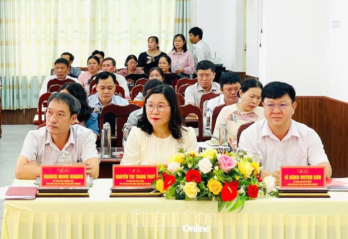 Các đại biểu dự hội nghị.