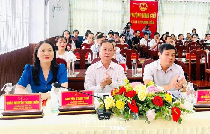 Các đại biểu dự hội nghị.