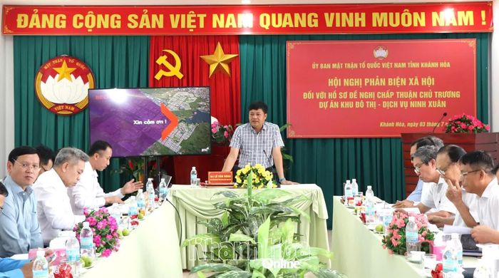 Ông Lê Văn Hoan - Phó Chủ tịch Ủy ban MTTQ Việt Nam tỉnh chủ trì hội nghị.