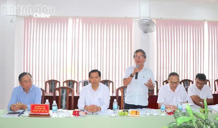 Đại biểu góp ý tại hội nghị.