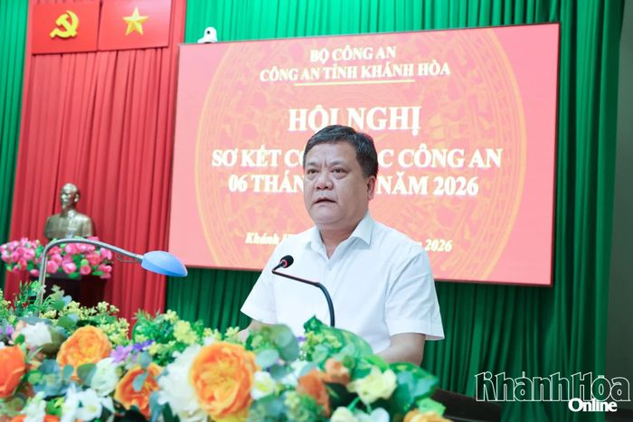 Đồng chí Bí thư Tỉnh ủy Trần Phong phát biểu chỉ đạo tại hội nghị.