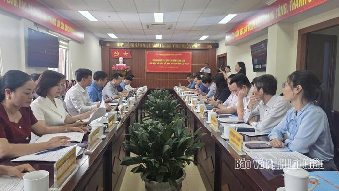 Quang cảnh buổi làm việc.