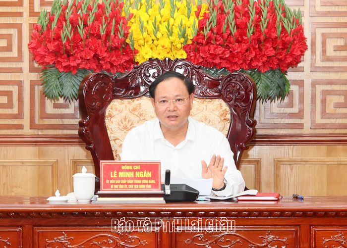 Đồng chí Lê Minh Ngân - Bí thư Tỉnh ủy, Chủ tịch HĐND tỉnh phát biểu kết luận buổi làm việc. 