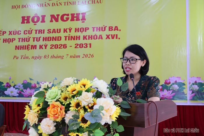 Đồng chí Chang Phương Thảo - Phó Trưởng Ban Pháp chế HĐND tỉnh thông báo đến cử tri kết quả các kỳ họp HĐND tỉnh. 