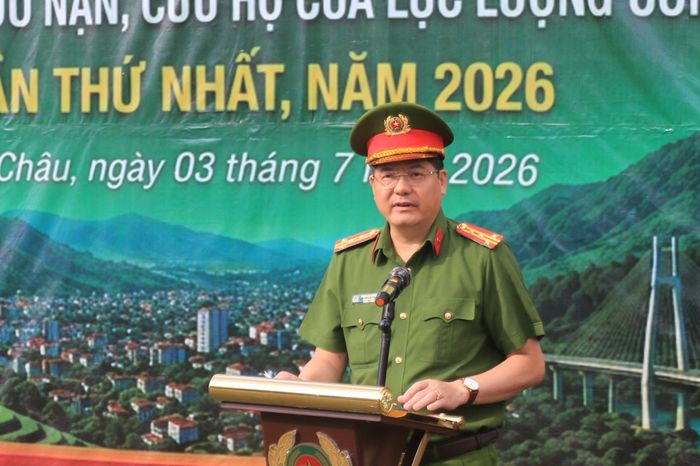 Đại tá Phạm Hải Đăng - Phó Giám đốc Công an tỉnh, Trưởng Ban Tổ chức phát biểu tại cuộc thi.