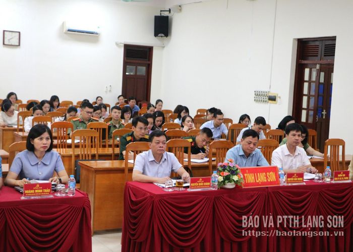 Các đồng chí lãnh đạo Ban TG&amp;DV Tỉnh ủy cùng đại biểu dự hội nghị tại điểm cầu tỉnh Lạng Sơn