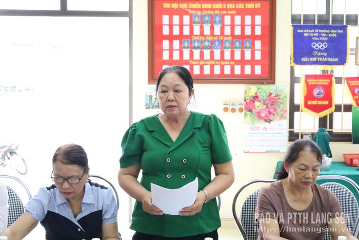 Đại diện Chi bộ Khối 5 báo cáo kết quả kết quả thực hiện nhiệm vụ 6 tháng đầu năm 2026