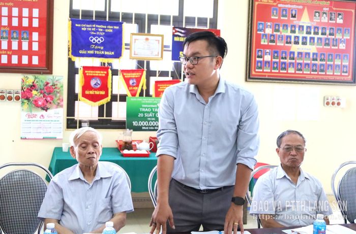 Đại diện Chi bộ Khối 4 báo cáo kết quả kết quả thực hiện nhiệm vụ 6 tháng đầu năm 2026