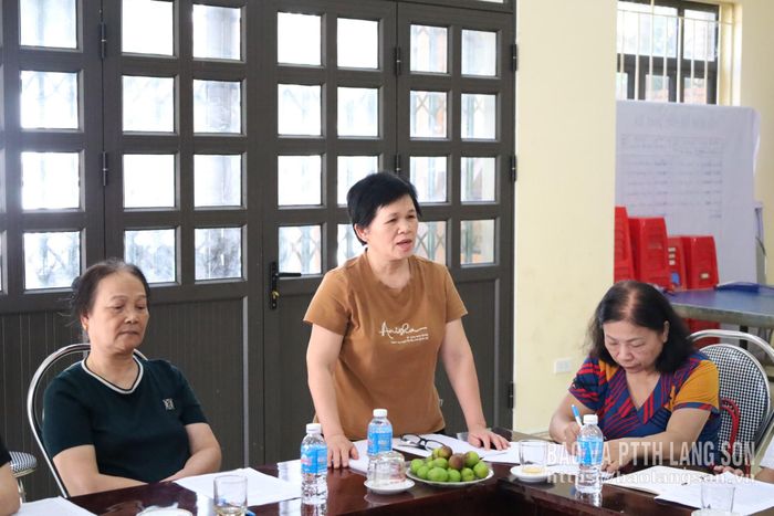 Đảng viên Chi bộ Khối 4 phát biểu ý kiến tại buổi làm việc