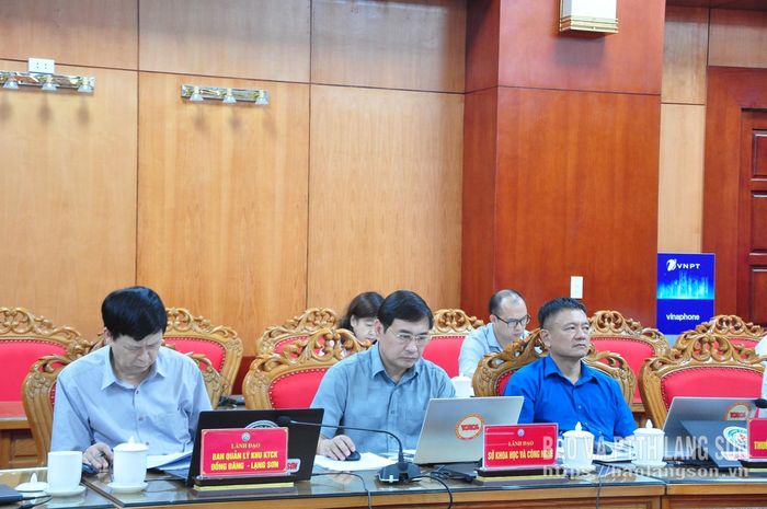 Các đại biểu tham dự cuộc họp